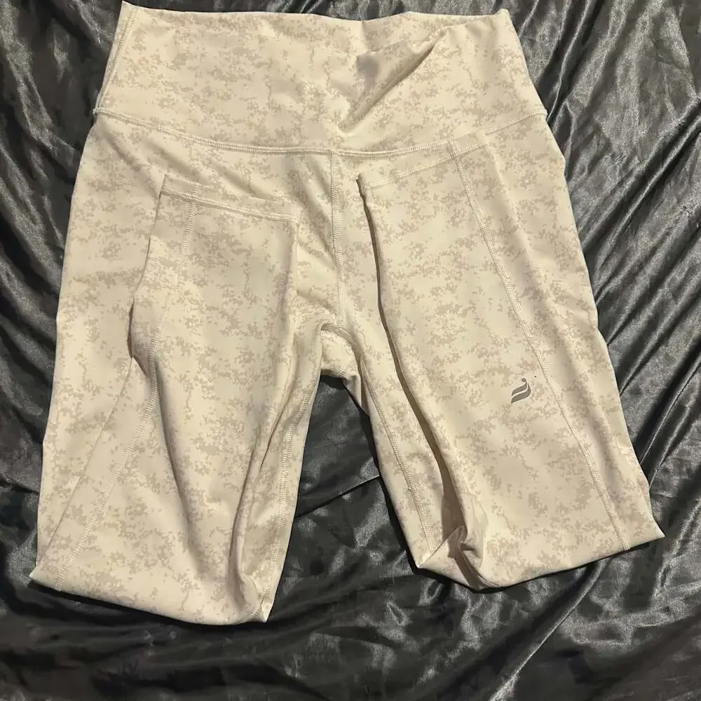 Fabletics Define PowerHold HighWaisted 7/8 Leggings in Soft White Mini Neue Camo - Picture 2 of 7